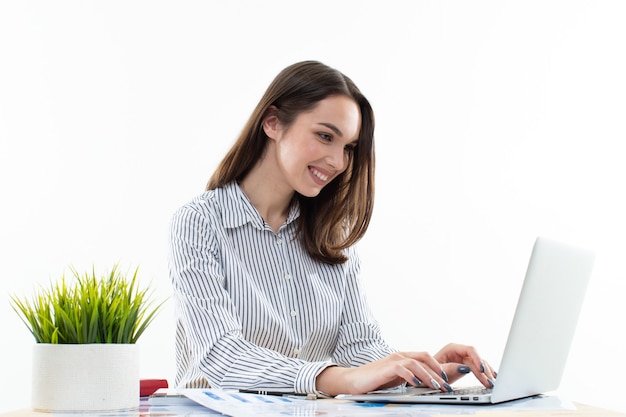 the-girl-works-at-the-computer-in-the-office_307890-55